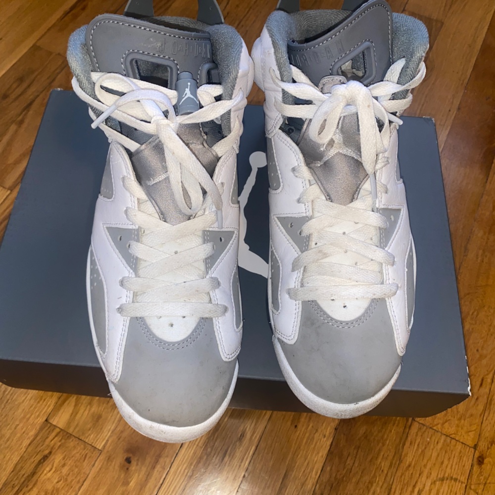 EUC “Cool Grey” Air Jordan Retro 6 Size. 7.5 Mens